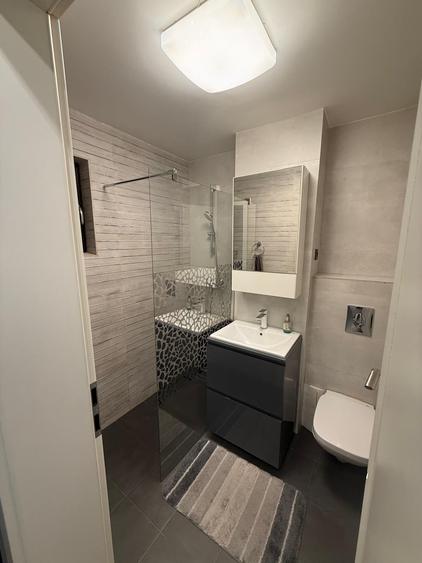 Apartament cu 5 camere decomandat în Drumul Taberei