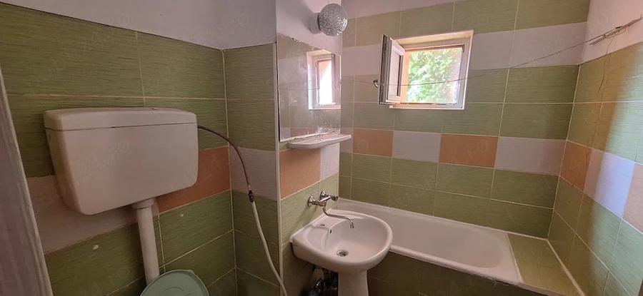 Apartament cu 3 camere decomandat în Vitrometan