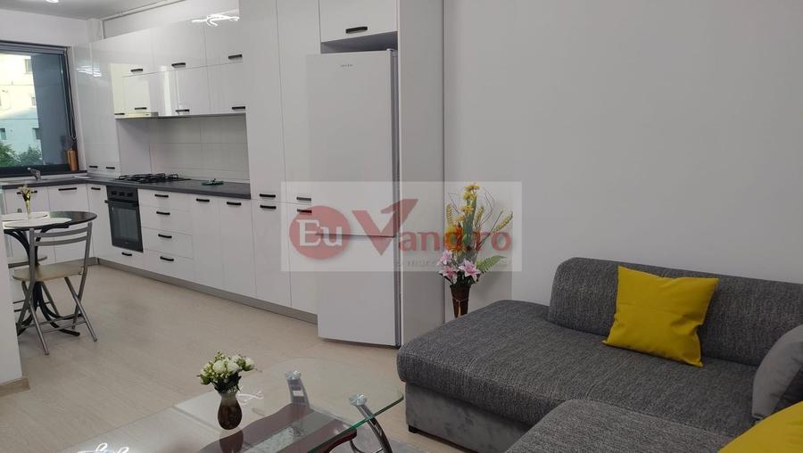 Apartament cu 2 camere semidecomandat, mobilat în Micro 17