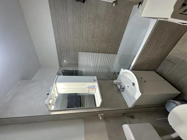 Apartament cu 3 camere semidecomandat în UMT