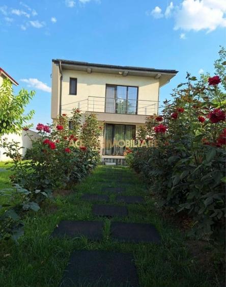Casă individuală cu 4 camere cu Canalizare în Fundeni