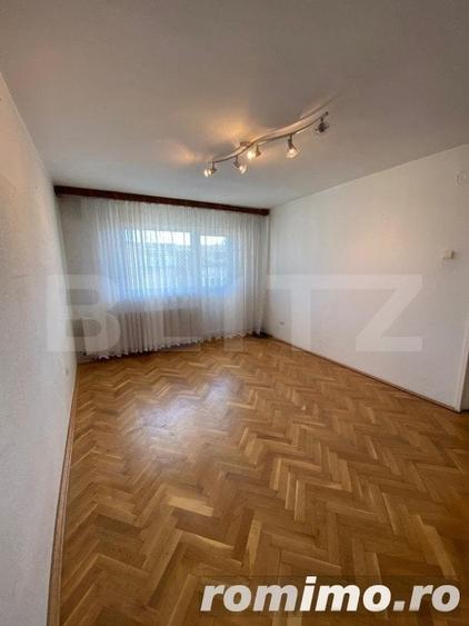 Apartament cu 4 camere decomandat în Central