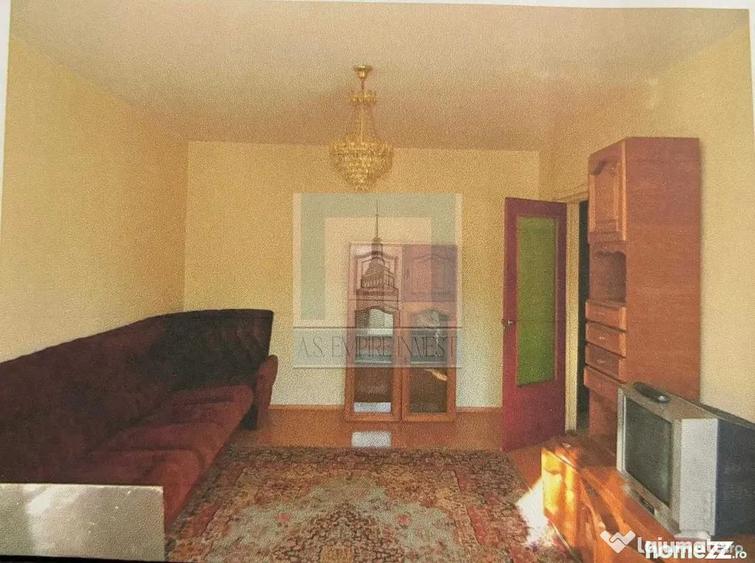 Apartament cu 3 camere decomandat în Calea București