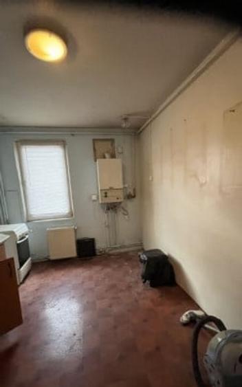 Apartament cu 4 camere decomandat în Astra
