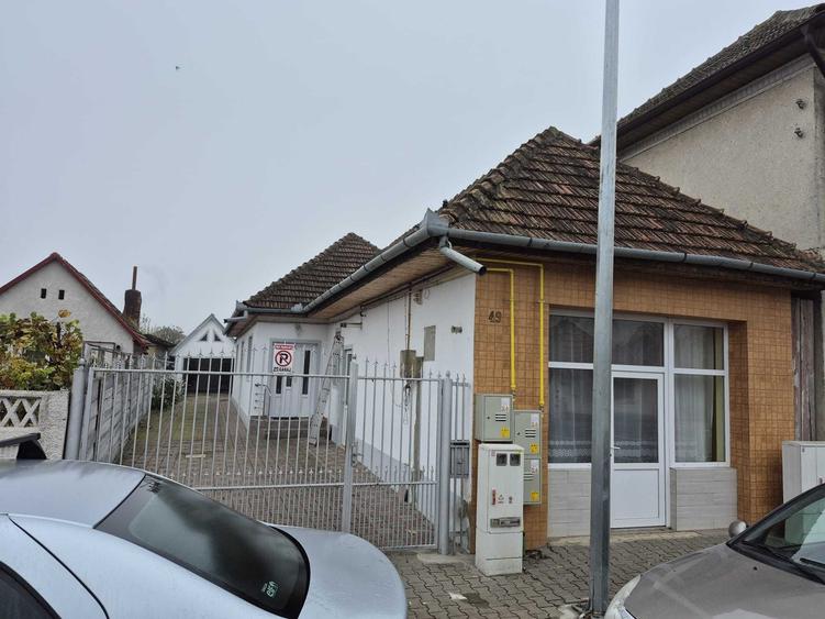 Casă cu 4 camere în Central
