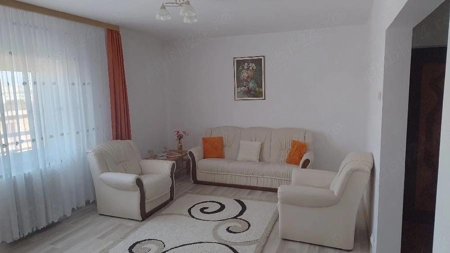 Apartament cu 3 camere semidecomandat în Mărășești