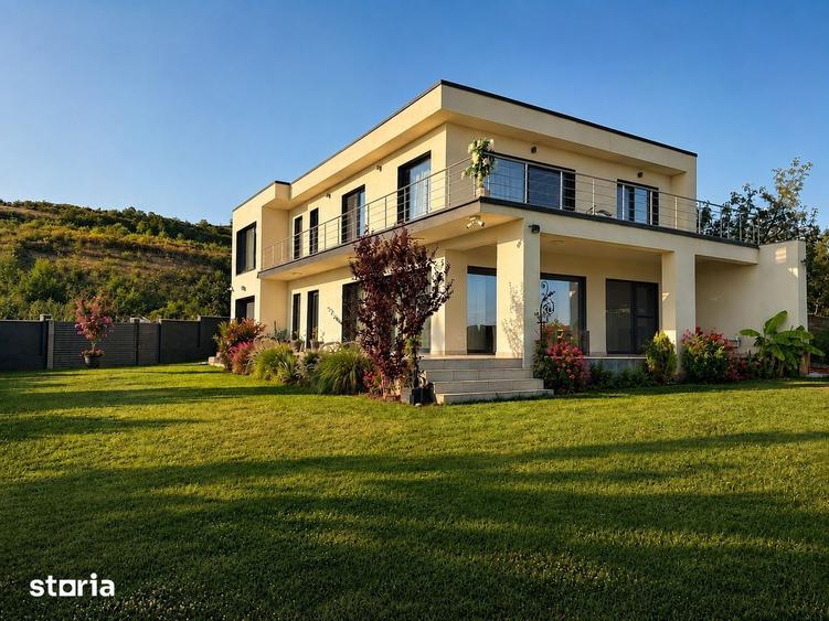 Casă cu 5 camere cu Teren 800 Mp în Podgoria