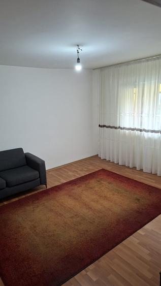Apartament cu 3 camere decomandat în Prundu