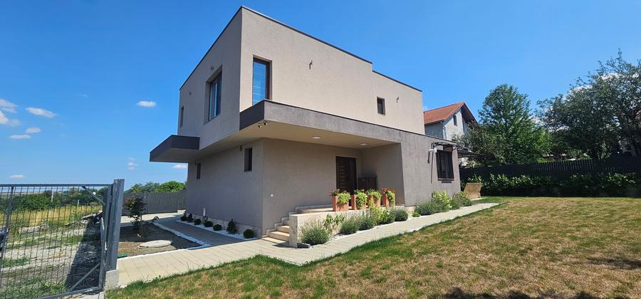 Casă individuală cu 4 camere cu Canalizare în Daia Nouă