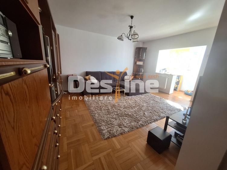 Apartament cu 3 camere decomandat, mobilat în Nerva Traian