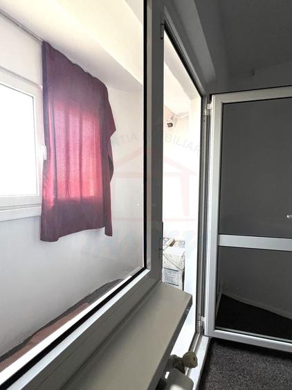 Apartament cu 2 camere decomandat, mobilat în