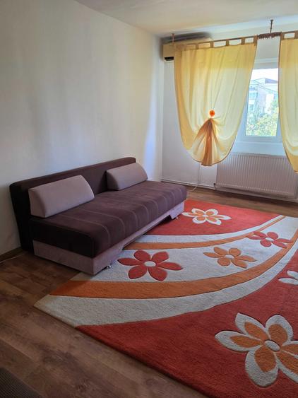 Apartament cu 2 camere decomandat în Nicolina