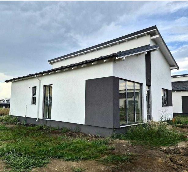 Casă cu 4 camere în Sânpetru