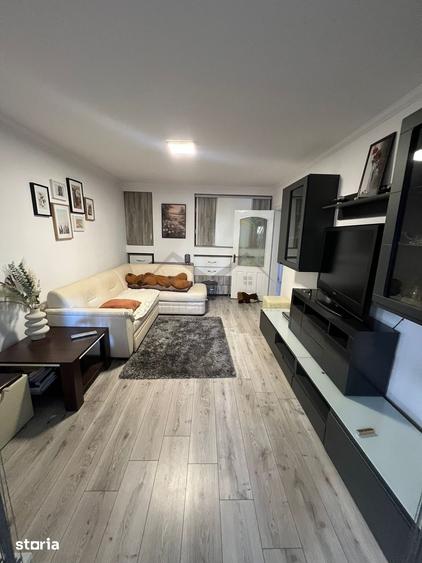 Apartament cu 4 camere decomandat în Nicolina