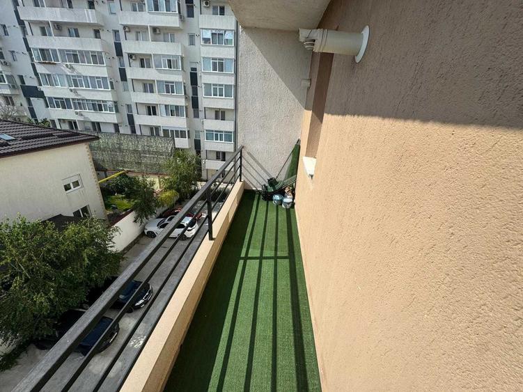 Garsonieră decomandată în Roșu