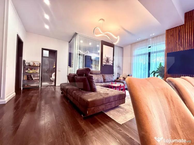 Apartament cu 3 camere decomandat în Florilor
