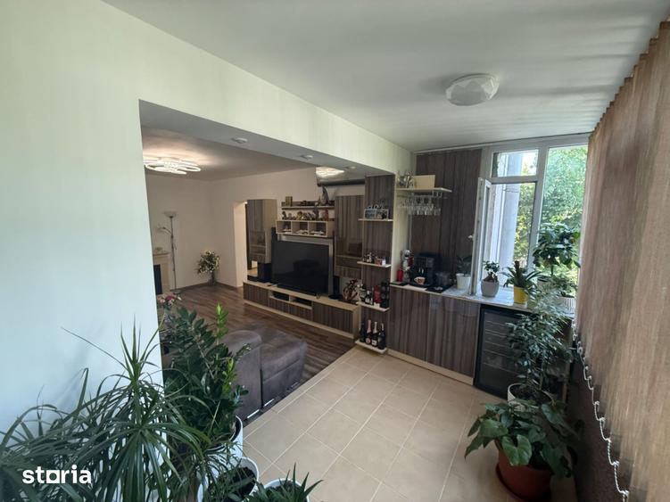 Apartament cu 3 camere decomandat în Central