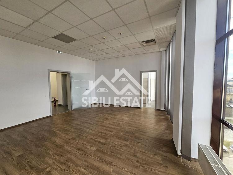 Birou, de 580 mp, în Central