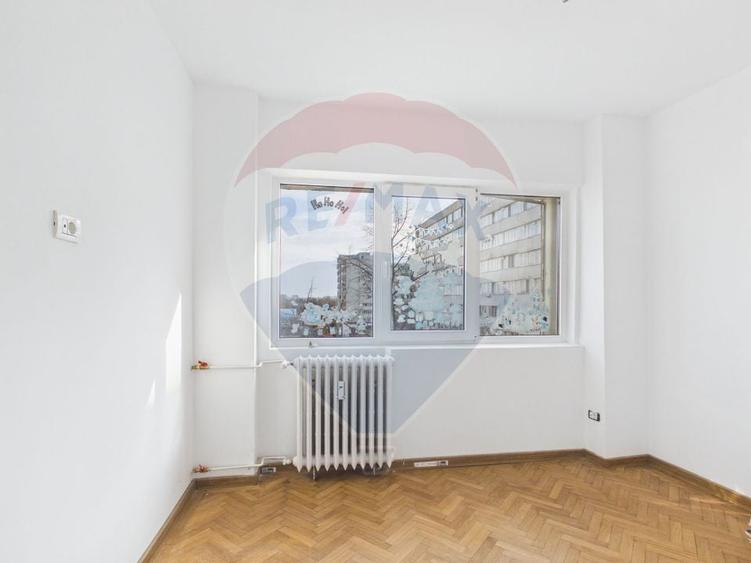 Apartament cu 3 camere decomandat, mobilat în Lacul Tei