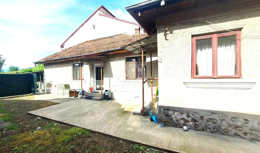 Casă individuală cu 7 camere cu Canalizare în Vest