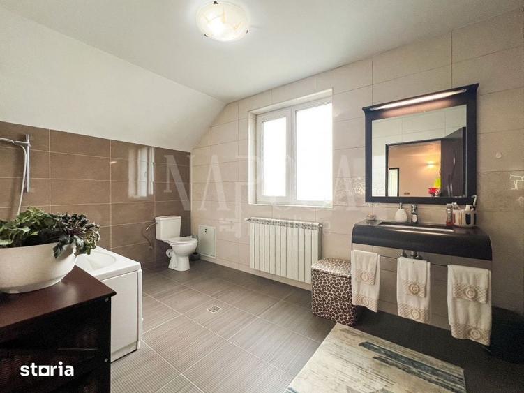 Casă cu 5 camere decomandat cu Teren 33 Mp în Europa