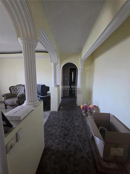 Apartament cu 4 camere decomandat în Căzănești (Râmnicu Vâlcea)