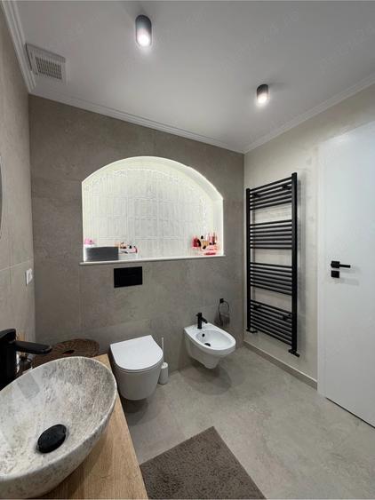 Apartament cu 3 camere semidecomandat în Central