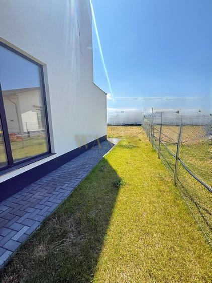 Duplex cu 4 camere cu Canalizare în Sub Coastă