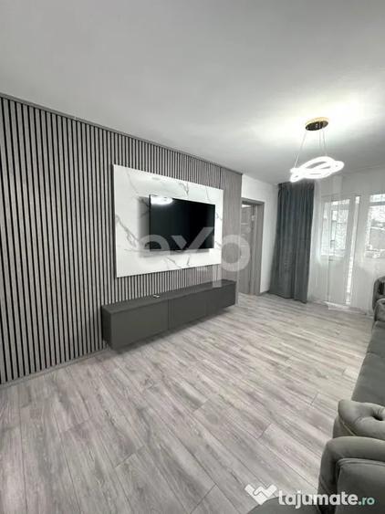 Apartament cu 3 camere decomandat în Micro 8