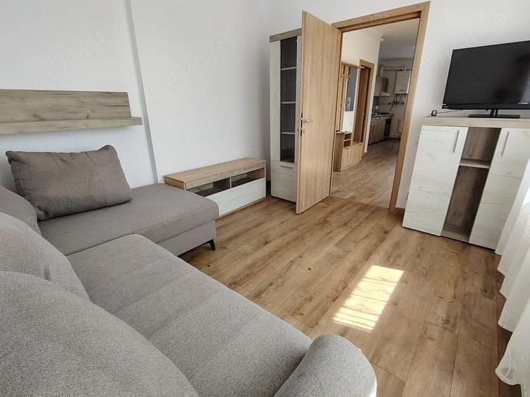 Apartament cu 3 camere semidecomandat în Florești