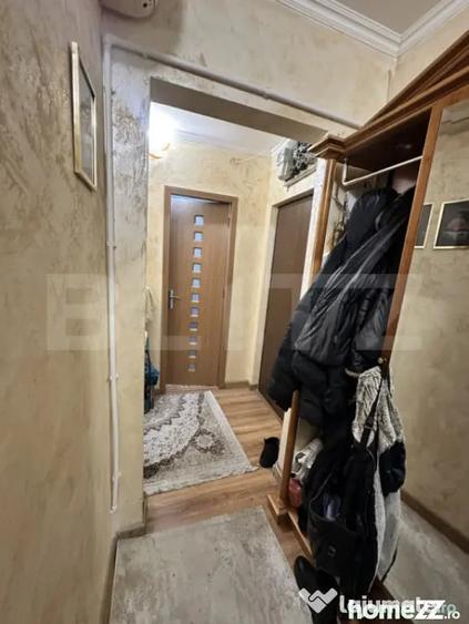 Apartament cu 4 camere decomandat în Craiovița Nouă