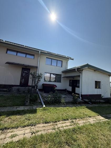 Casă cu 3 camere în Central