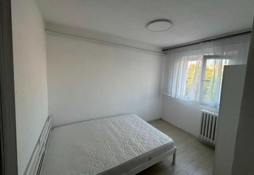 Apartament cu 3 camere decomandat în Exterior Vest
