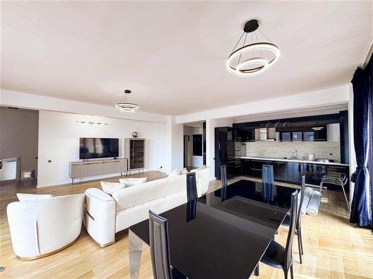 Apartament cu 3 camere semidecomandat, mobilat în Herăstrău