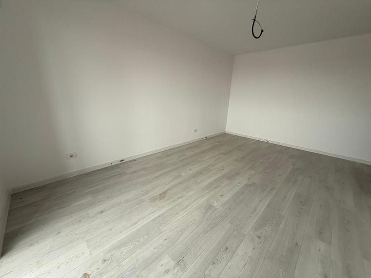 Apartament cu 2 camere decomandat în Girocului
