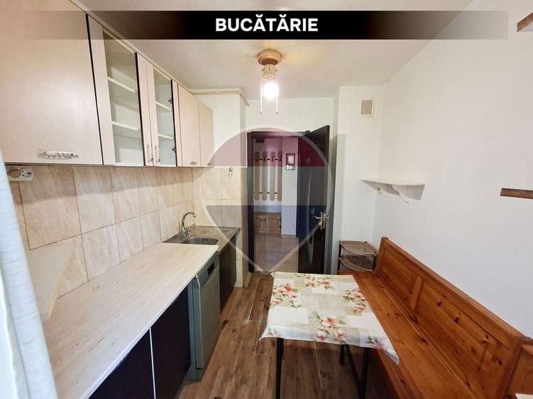 Apartament cu 3 camere decomandat, mobilat în Hotvon
