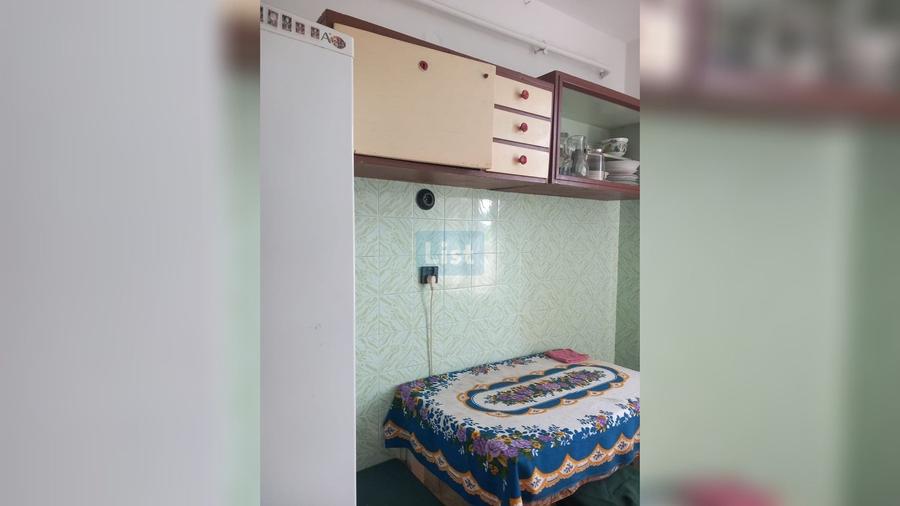 Apartament cu 3 camere semidecomandat în Calea București