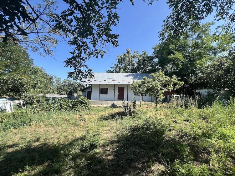 Casă cu 2 camere cu Teren 3000 Mp în Râșnița