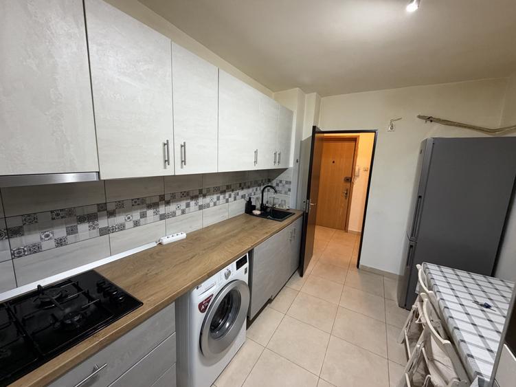 Apartament cu 3 camere decomandat, mobilat în Drumul Taberei