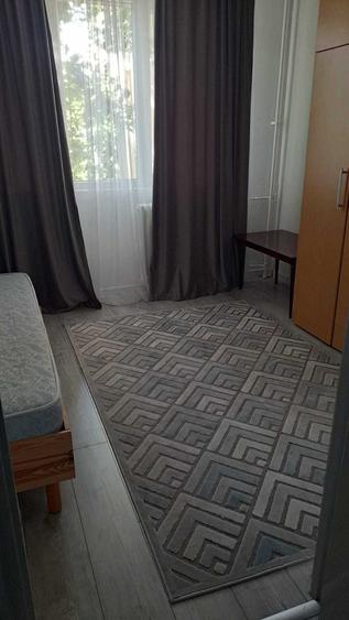 Apartament cu 3 camere semidecomandat în Alexandru Obregia