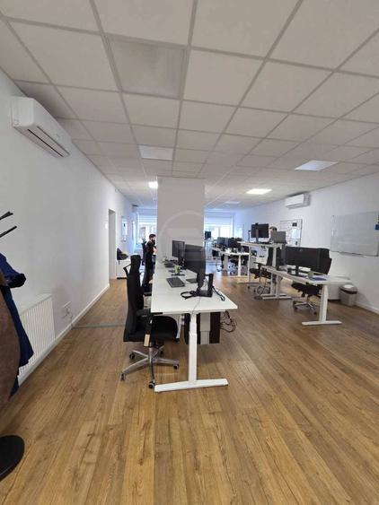 Casă cu 9 camere cu Teren 800 Mp în Central