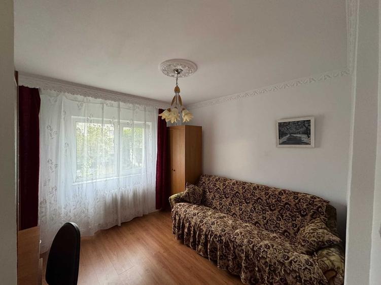 Apartament cu 3 camere semidecomandat în Valea Moșneagului