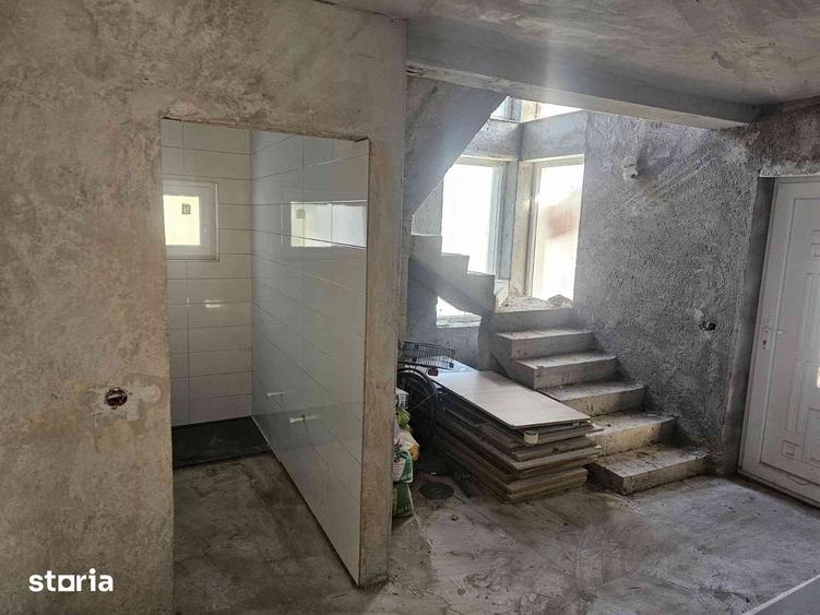 Casă cu 4 camere cu Teren 1418 Mp în Săcălaz