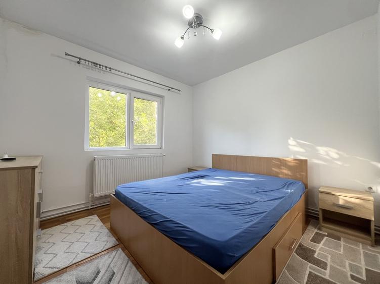 Apartament cu 4 camere decomandat, mobilat în Girocului