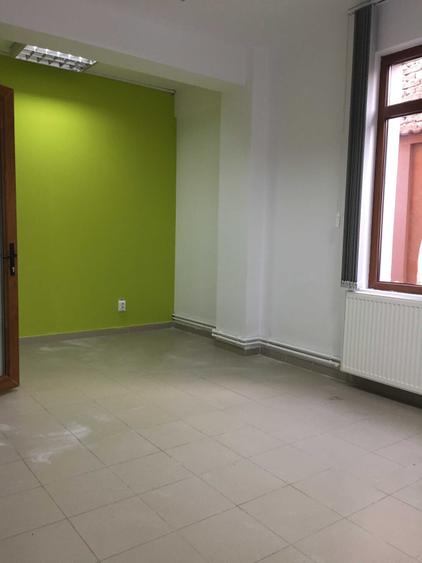 Spațiu comercial, de 12 mp, în Micro 6