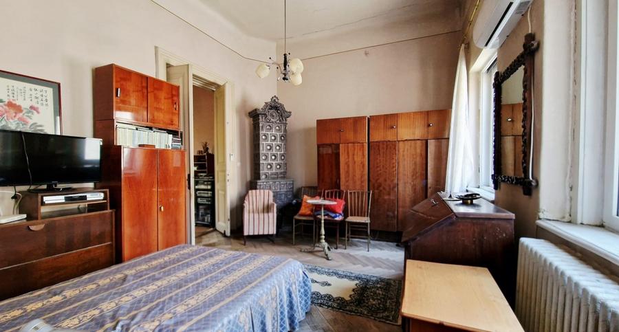Apartament cu 5 camere semidecomandat în Dacia