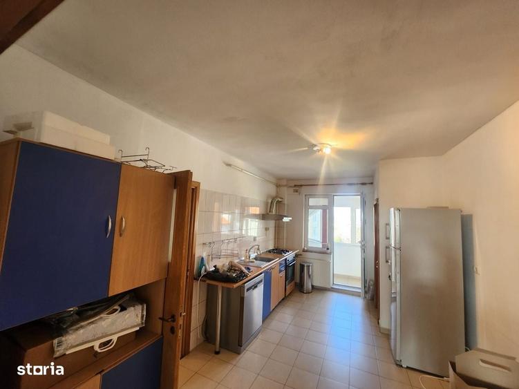 Apartament cu 4 camere decomandat în Craiovei
