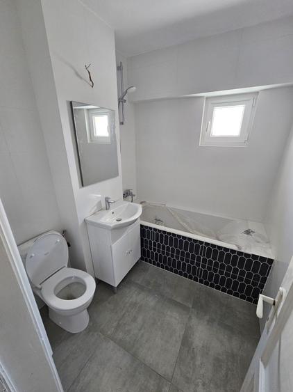 Apartament cu 4 camere decomandat în Obor