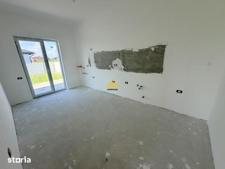 Casă cu 4 camere cu Teren 400 Mp în Domnești