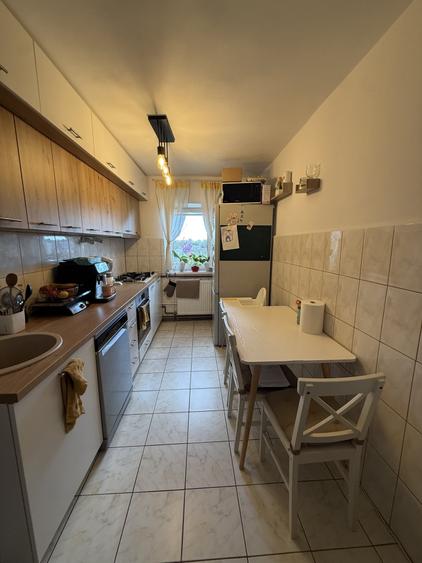 Apartament cu 3 camere decomandat, mobilat în Lipovei